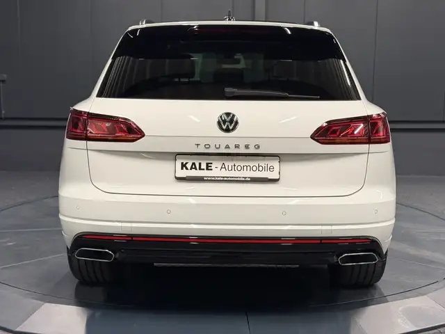 Volkswagen Touareg view 5