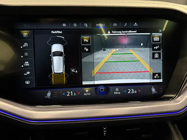 Volkswagen Touareg view 17