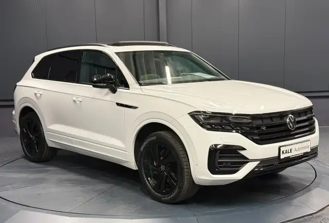 Volkswagen Touareg view 9