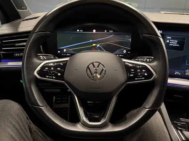 Volkswagen Touareg view 24