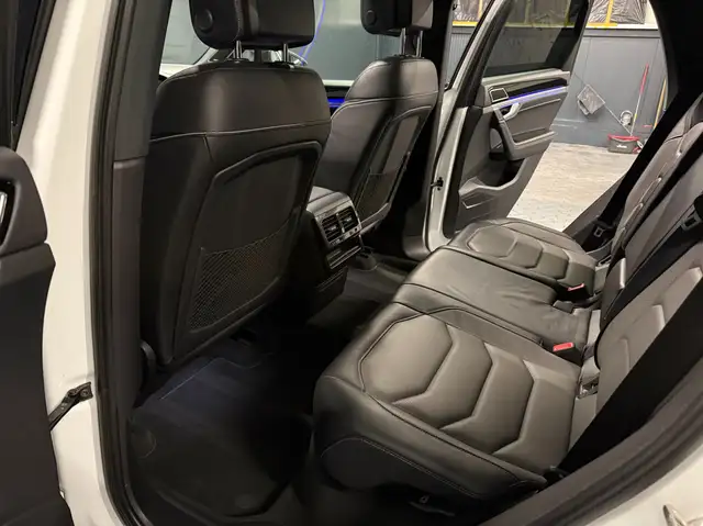 Volkswagen Touareg view 30