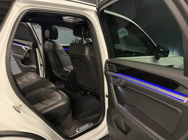 Volkswagen Touareg view 29