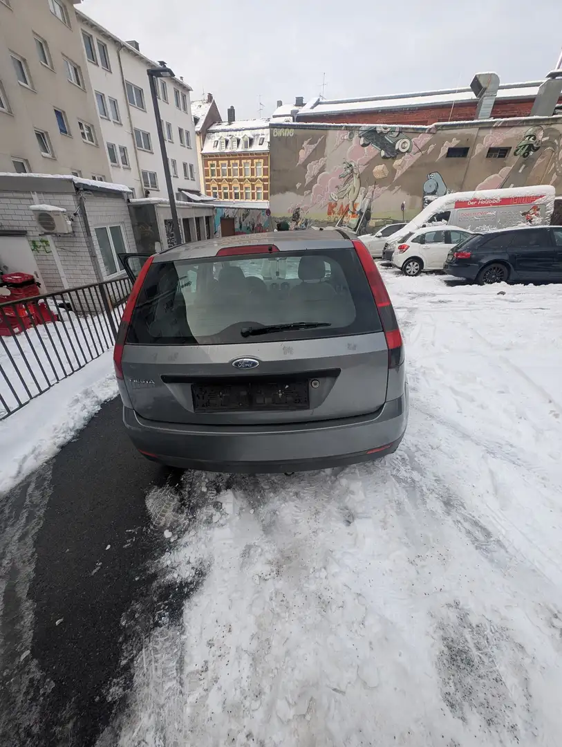 Ford Fiesta Silber - 1