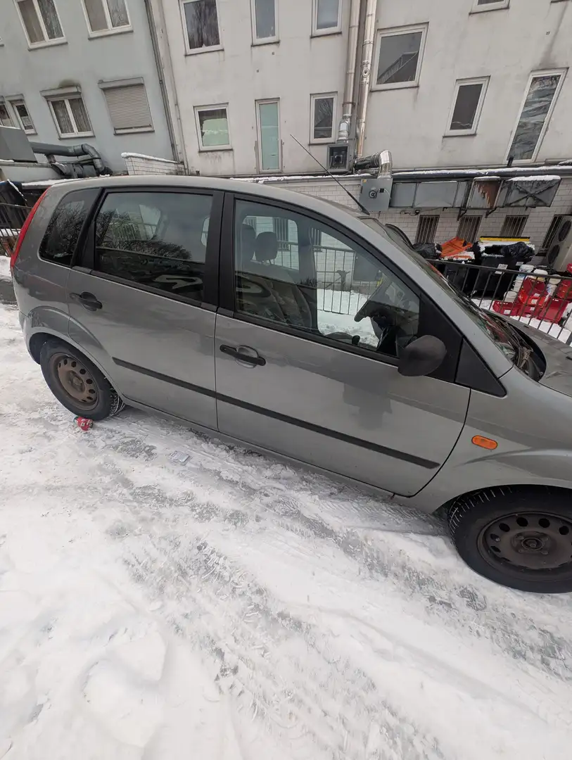 Ford Fiesta Silber - 2