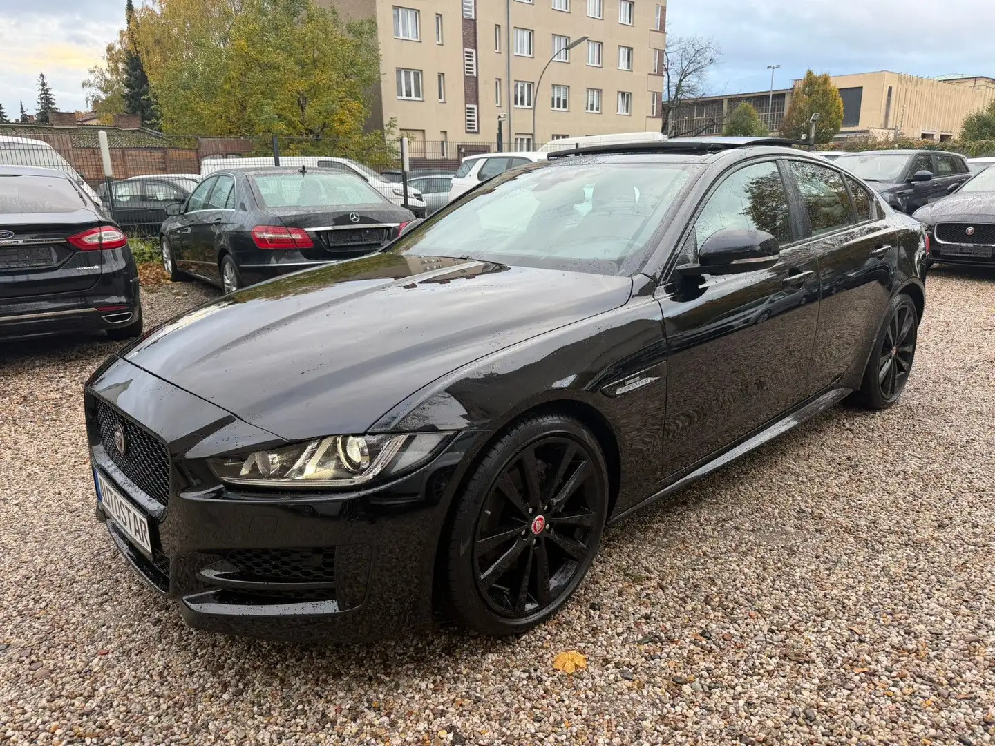Jaguar XE 20d 180PS R-Sport Automatik*Panorama*Top Noir - 1