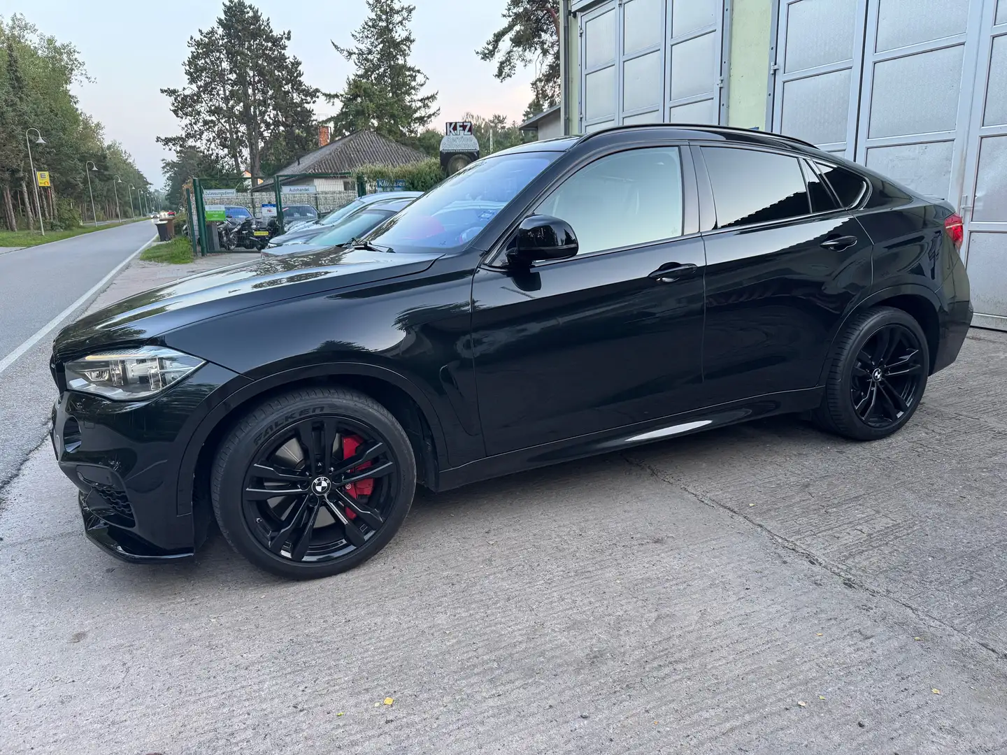 BMW X6 M M50 d Noir - 1