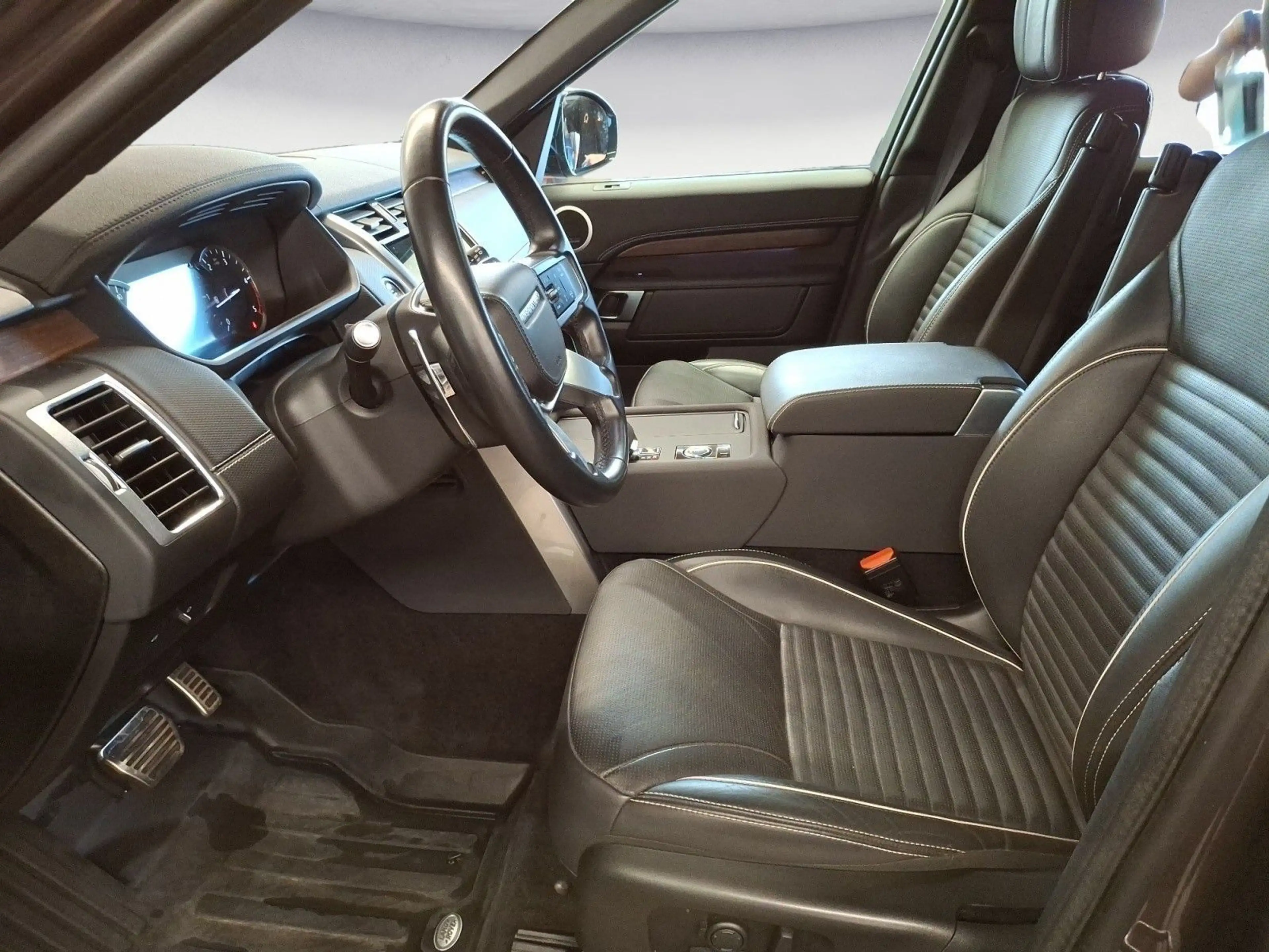Land Rover Discovery D300 MHEV AWD R-DYNAMIC HSE Automatik — photo 4