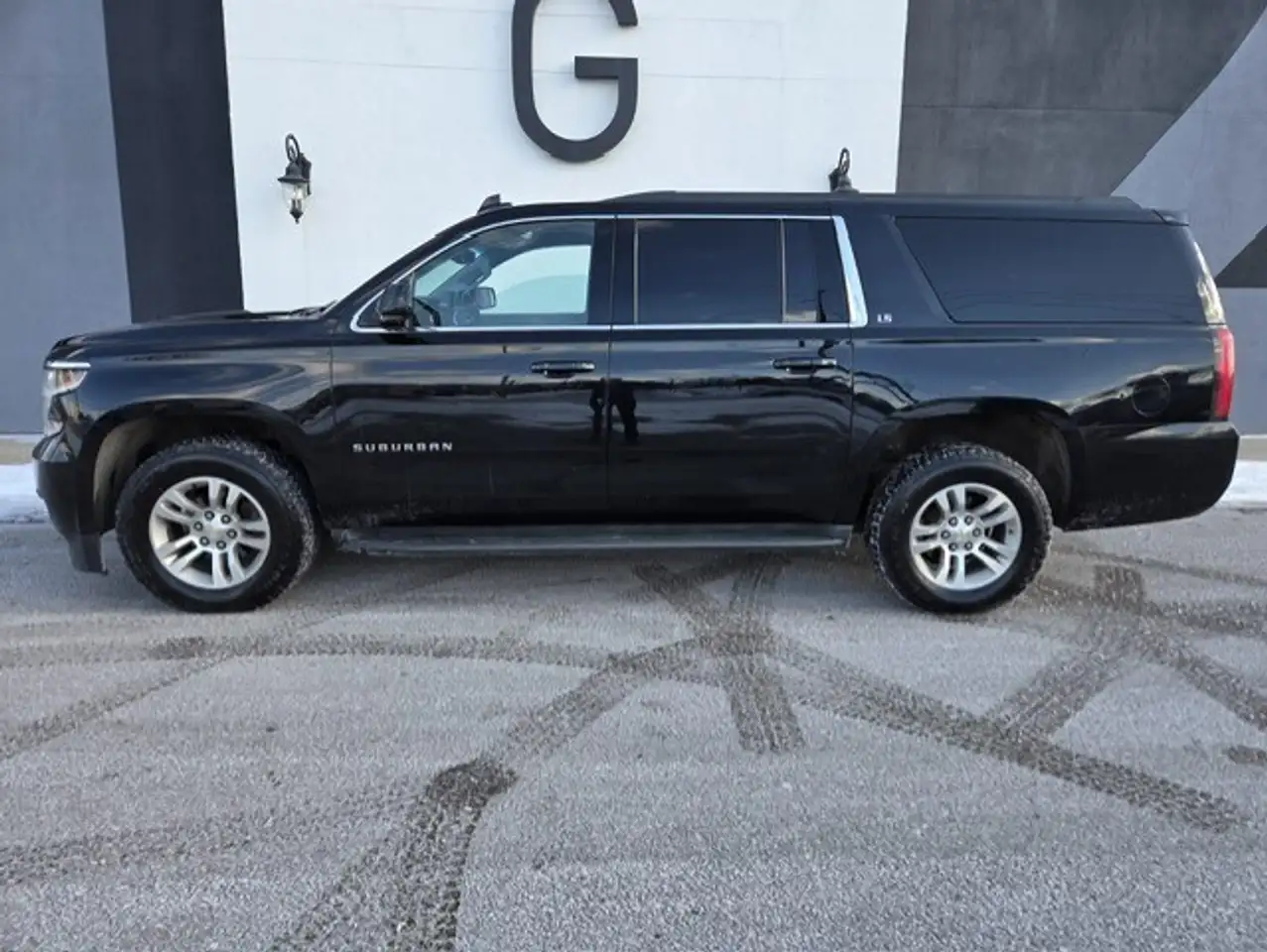 Chevrolet Suburban снимка Chevrolet Suburban