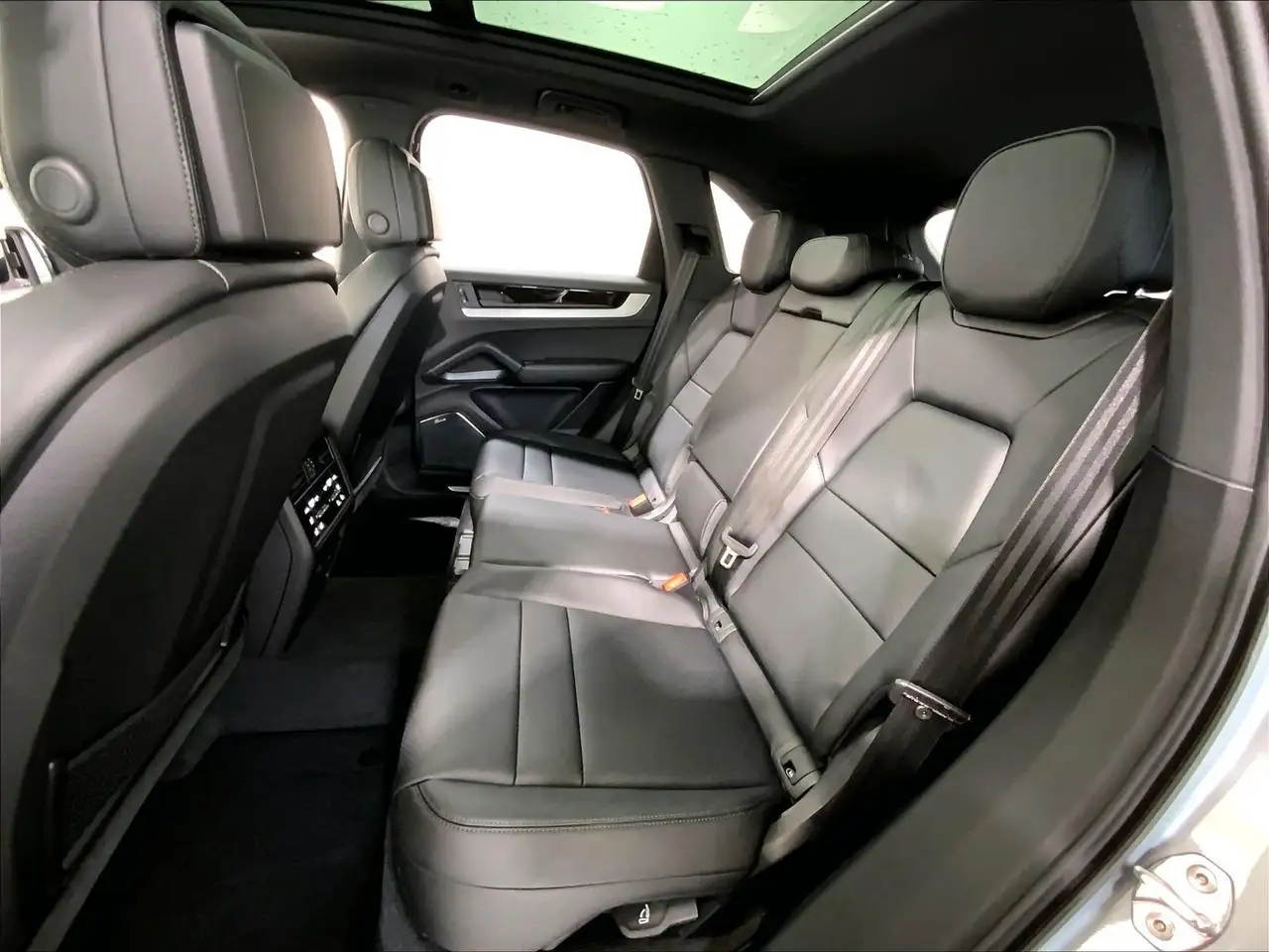 Porsche Cayenne снимка Porsche Cayenne