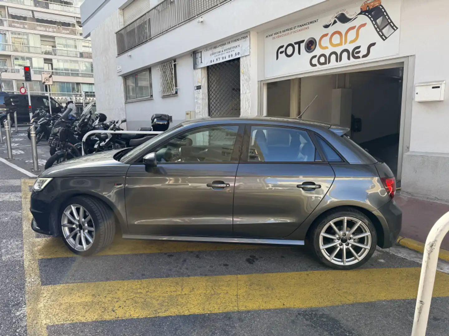 Audi A1 1.6 TDI 116CH S LINE S TRONIC 7 Gris - 2