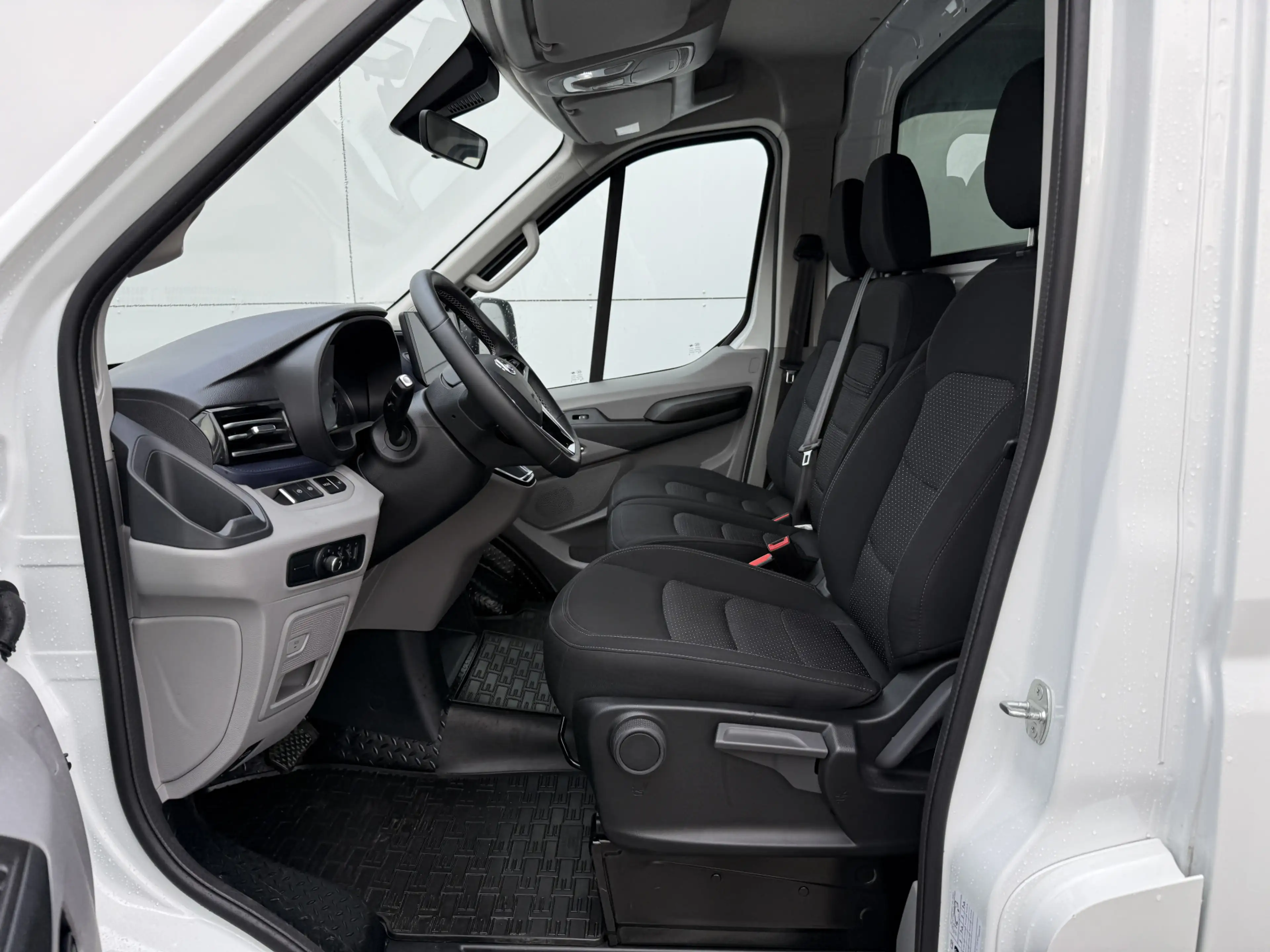 Maxus eDeliver 9 77kWh 204PK Nieuw model! L2H2 Glaspack/Camper 300k — photo 3