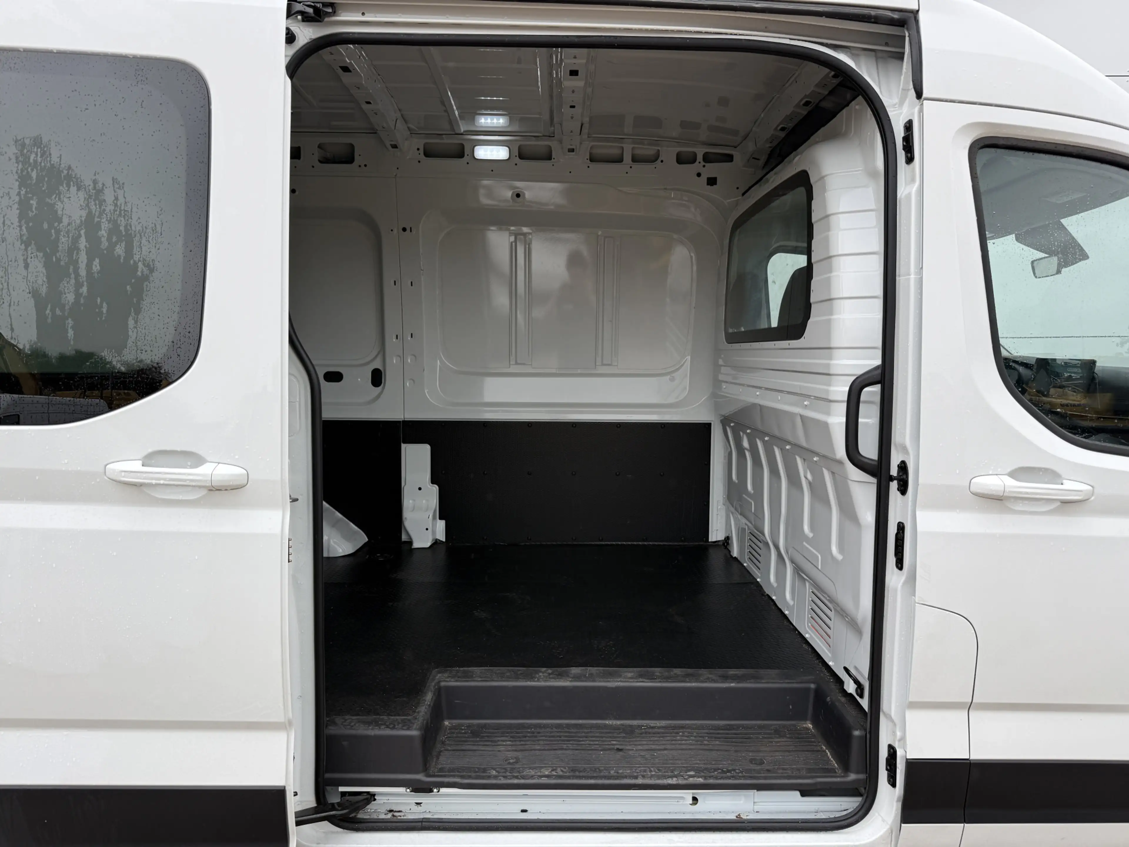 Maxus eDeliver 9 77kWh 204PK Nieuw model! L2H2 Glaspack/Camper 300k — photo 10
