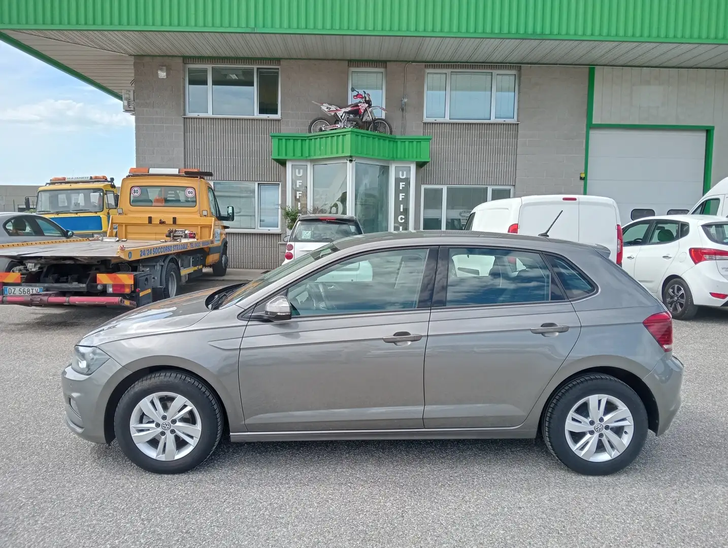 Volkswagen Polo 5p 1.0 65cv evo Comfortline OK NEOPATENTATI Grigio - 2