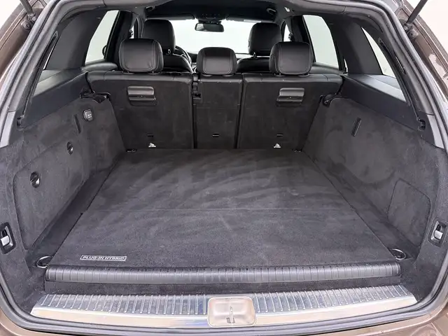 Mercedes-Benz C-Class view 22