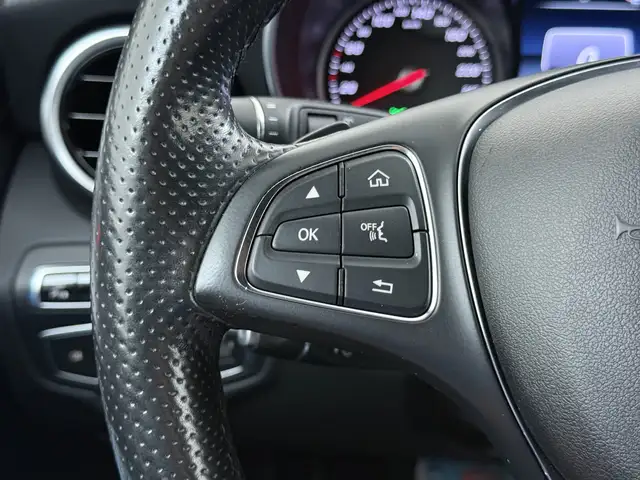Mercedes-Benz C-Class view 30