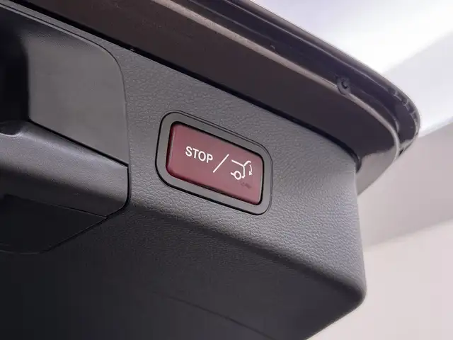 Mercedes-Benz C-Class view 23
