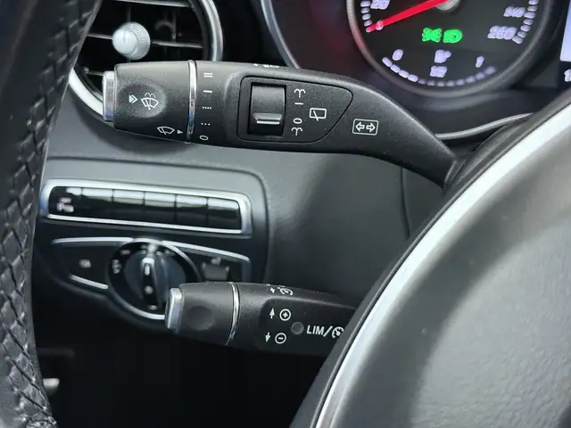 Mercedes-Benz C-Class view 29