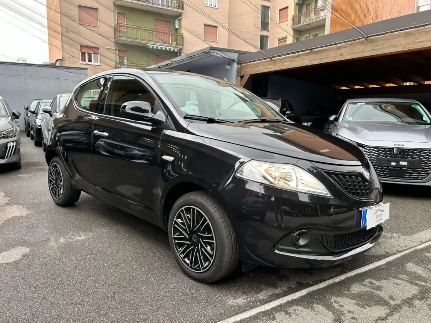 Lancia Ypsilon 1.0 FireFly 5 porte Hybrid Gold *PREZZO PROMO* Nero - 2