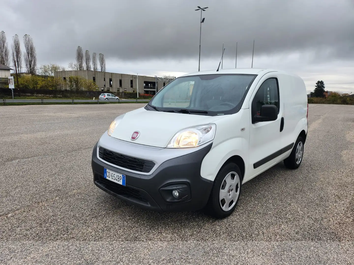 Fiat Fiorino cargo 1.3 mjt 95cv ecojet sx e6d-temp Blanc - 1
