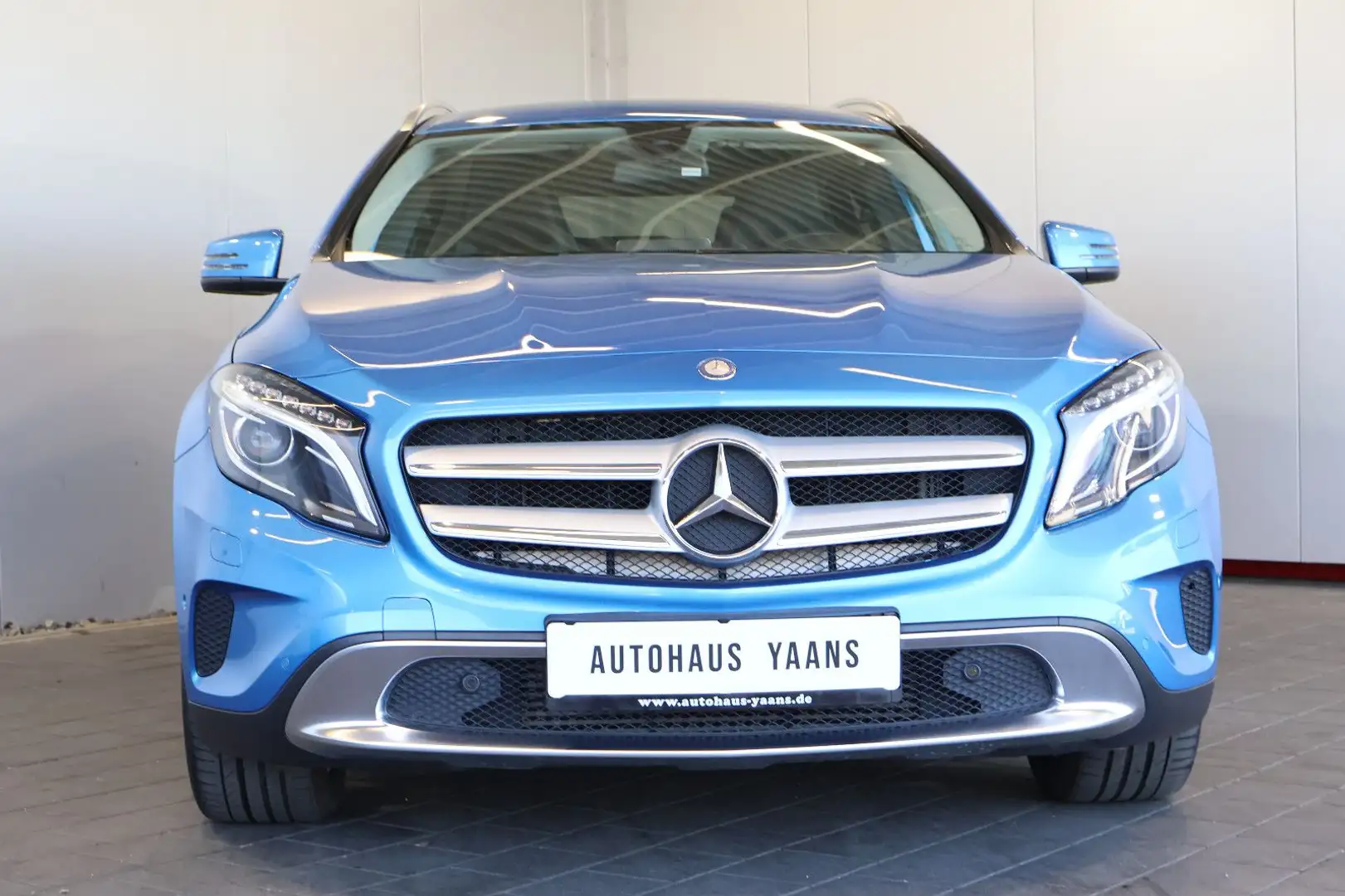 Mercedes-Benz GLA 180 d Score NAVI+KAM+XEN+18" Albastru - 2