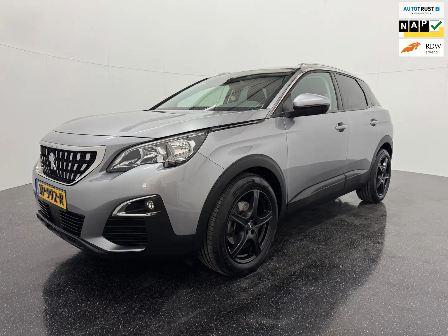 Peugeot 3008 1.2 PureTech Première Gris - 1