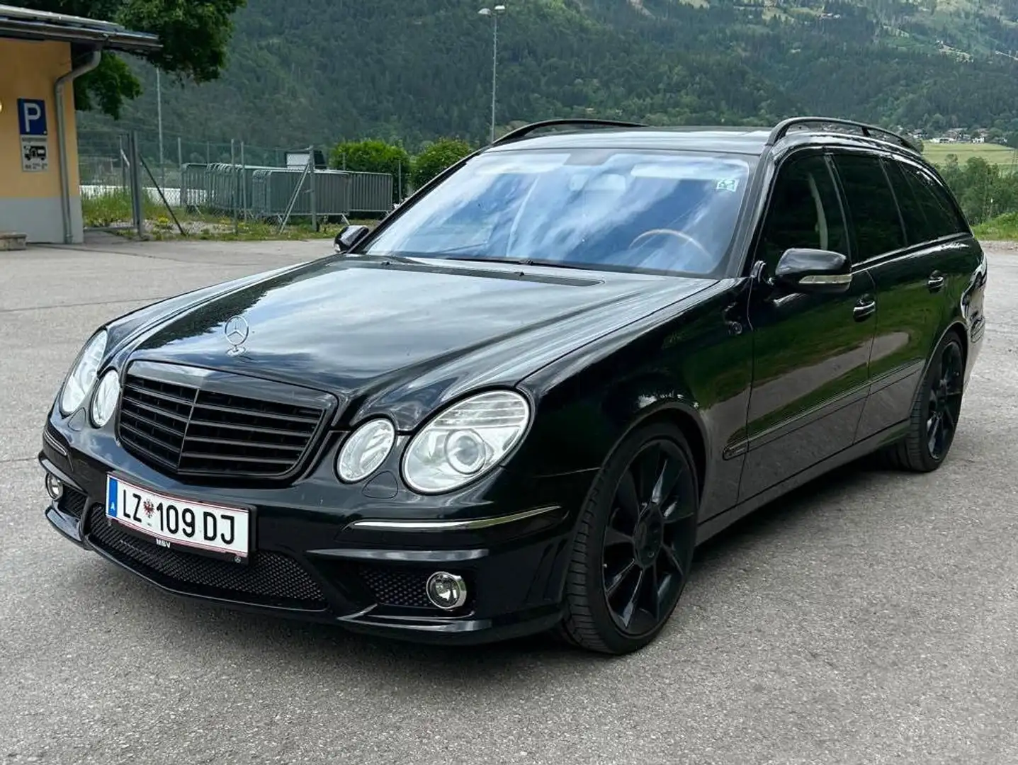 Mercedes-Benz E 500 E 500 T Avantg. 4MATIC Sport A-Edi. Aut. Avantgarde Sport A-Edition Schwarz - 1