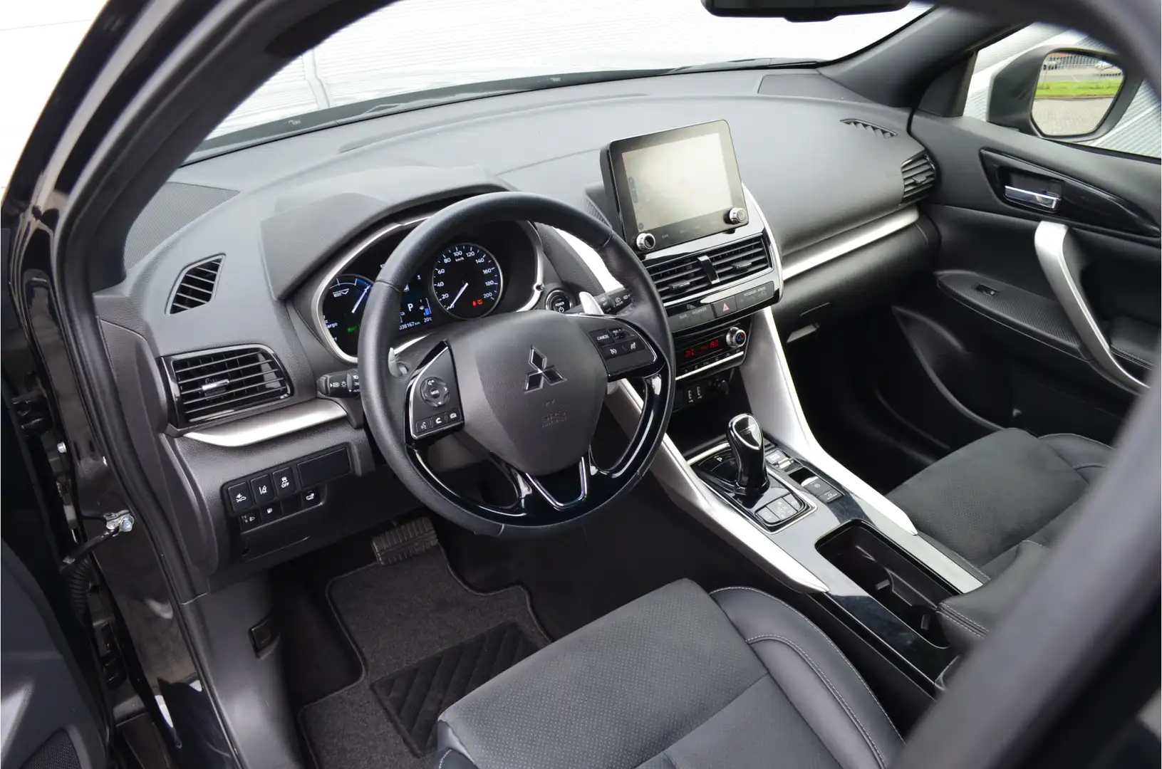 Mitsubishi Eclipse Cross PHEV 2.4 INTENSE PLUS 4WD | PLUG IN HYBRID | TREKH Zwart - 2