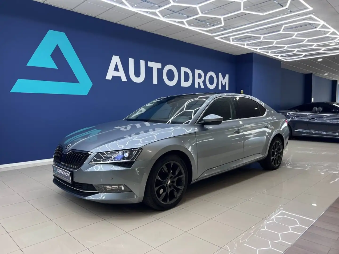 Skoda Superb 2.0TDI Style DSG 110kW Grau - 1