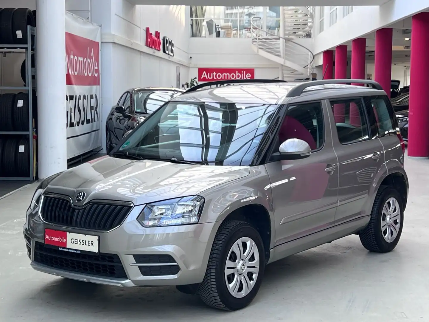 Skoda Yeti 1.2 TSI Active Sitzhzg PDC 1.Hand 31TKM! Beige - 1