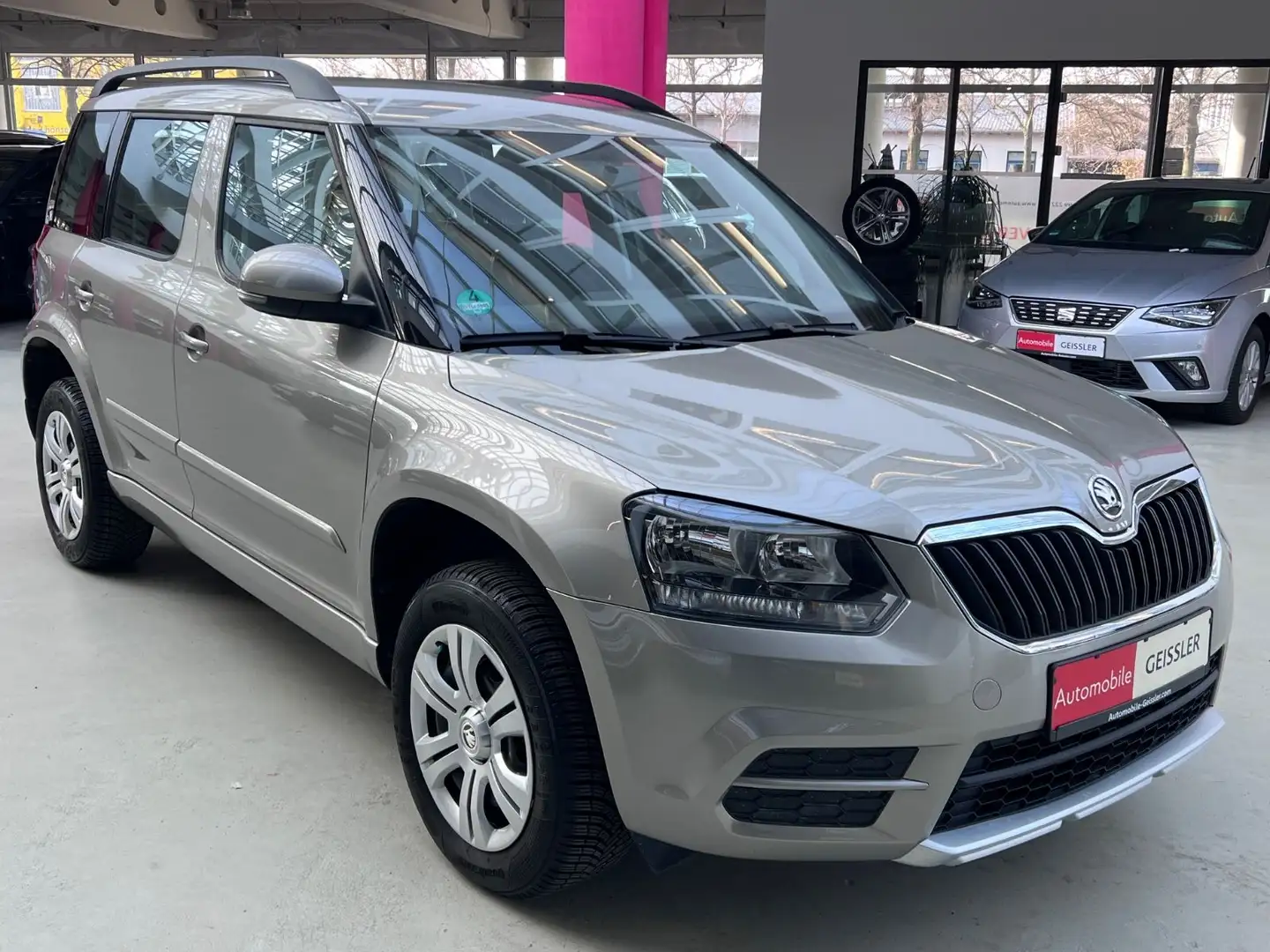 Skoda Yeti 1.2 TSI Active Sitzhzg PDC 1.Hand 31TKM! Beige - 2