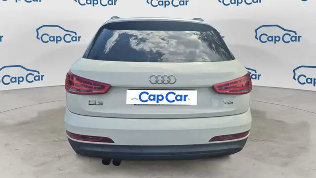 Audi Q3 view 3