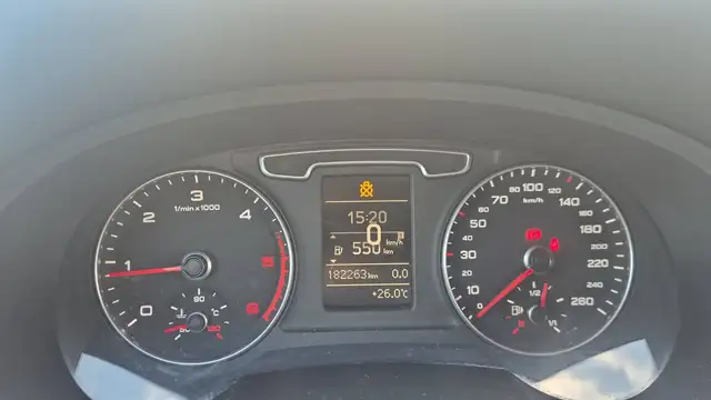 Audi Q3 view 12