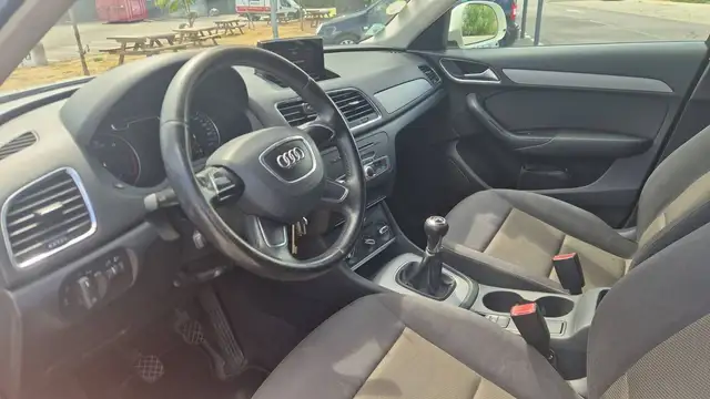 Audi Q3 view 8