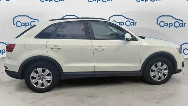 Audi Q3 view 4