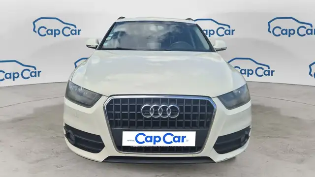 Audi Q3 view 5