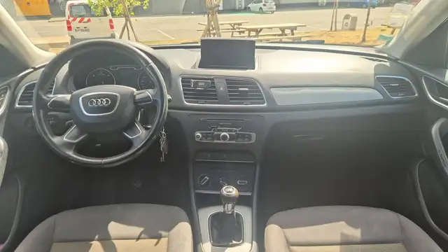 Audi Q3 view 11