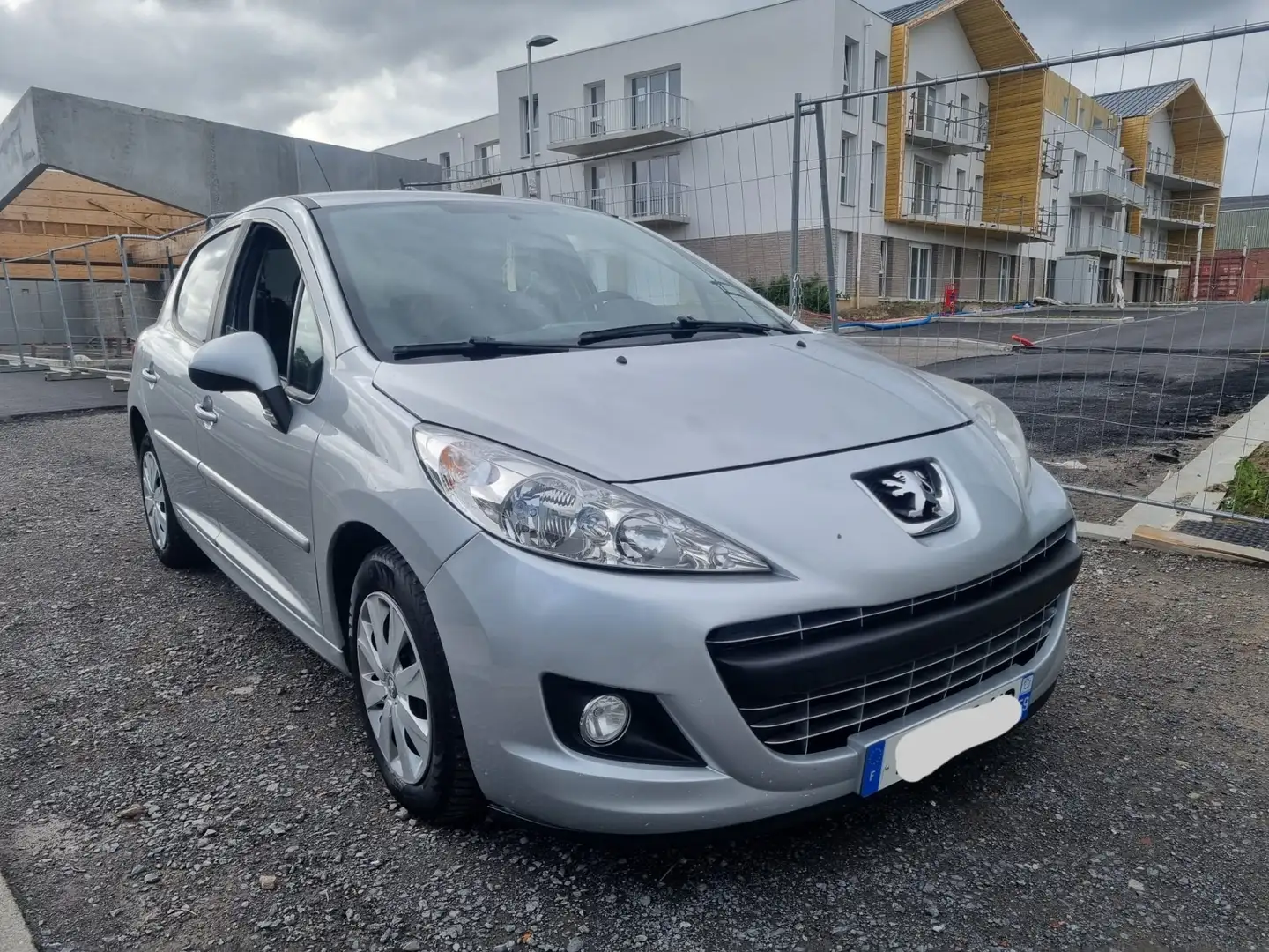 Peugeot 207 1.4 HDi 70ch FAP Premium - 2