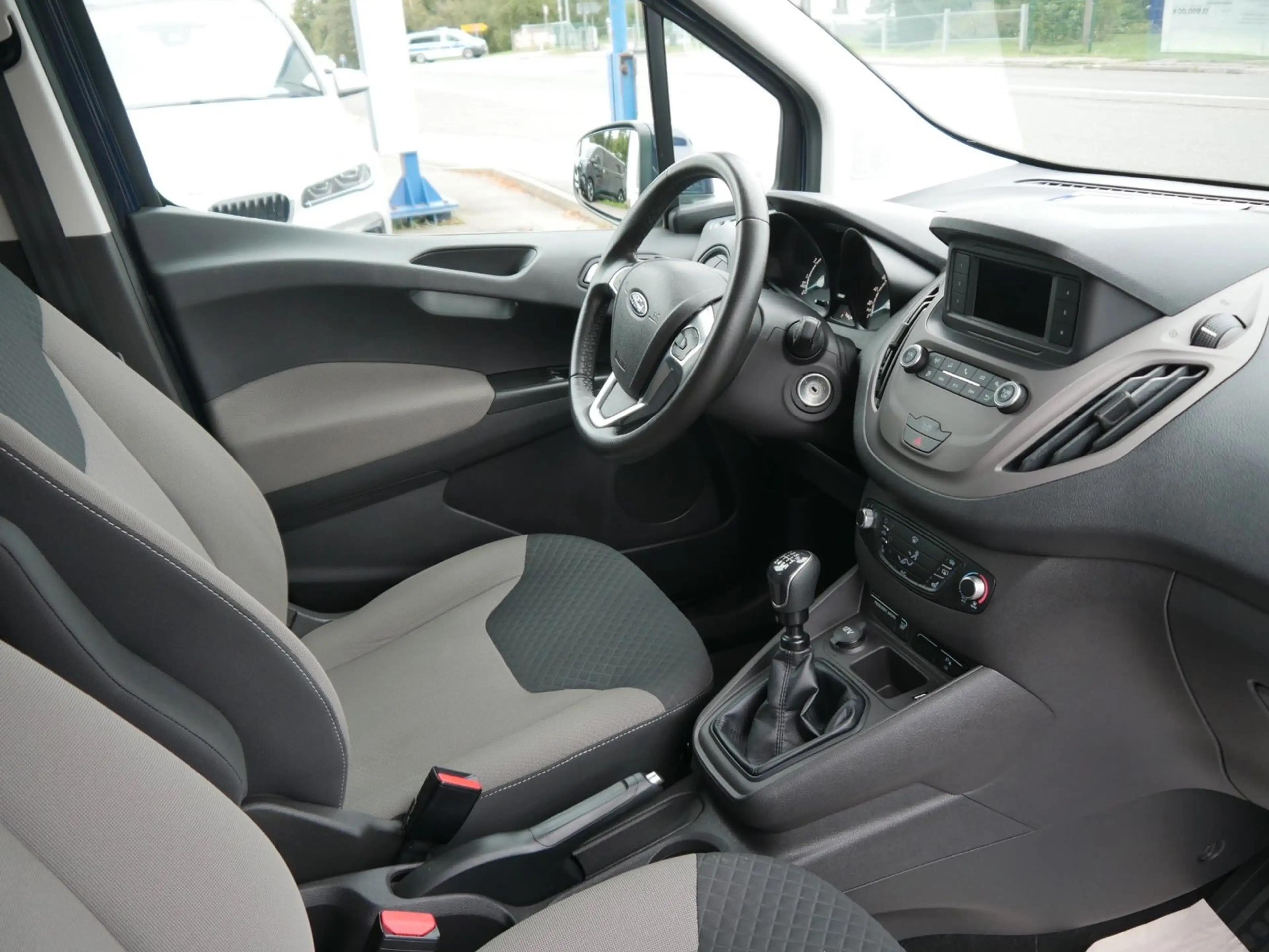 Ford Tourneo Courier Trend Winter-Paket PDC — photo 8
