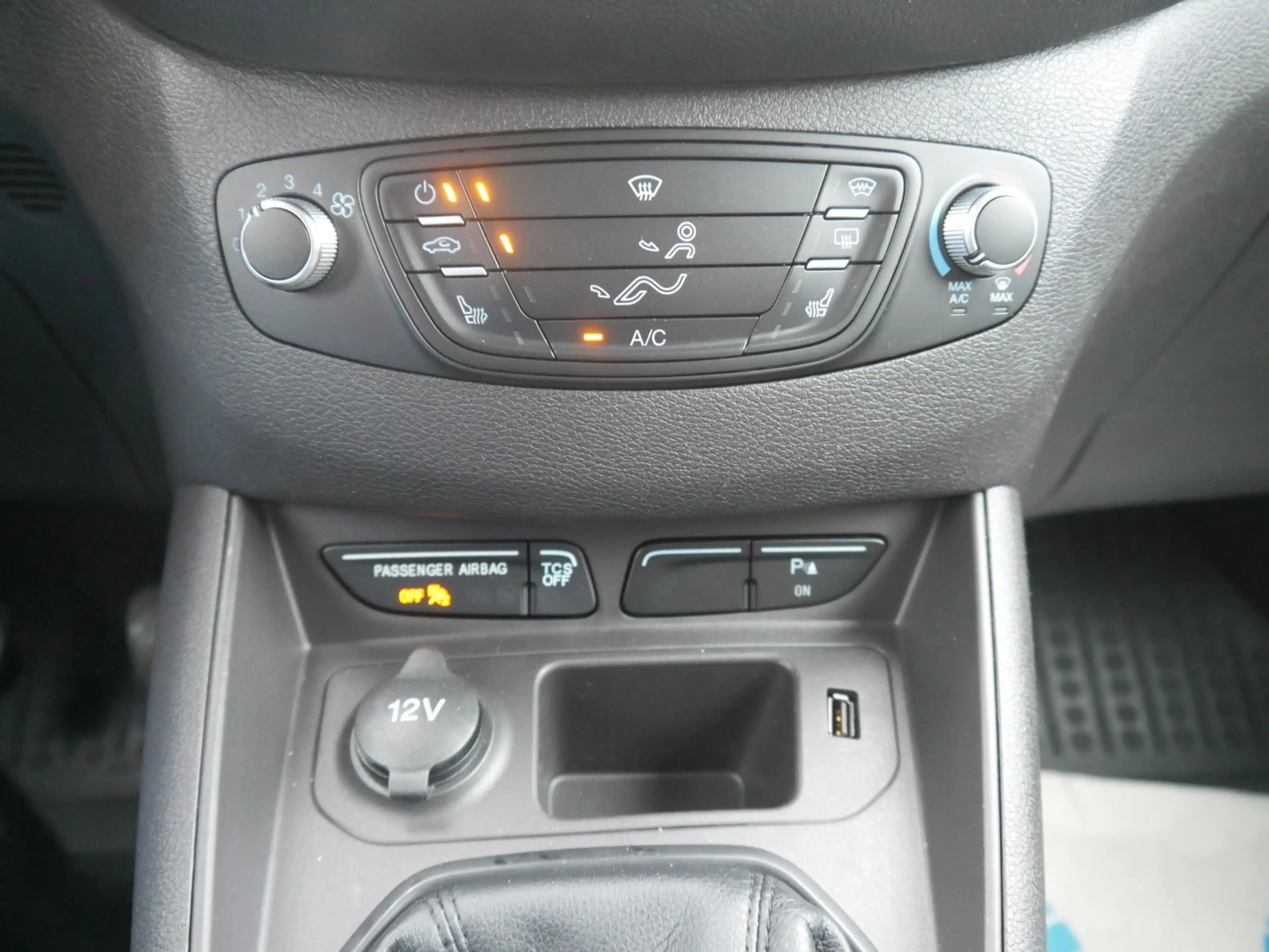 Ford Tourneo Courier Trend Winter-Paket PDC — photo 14