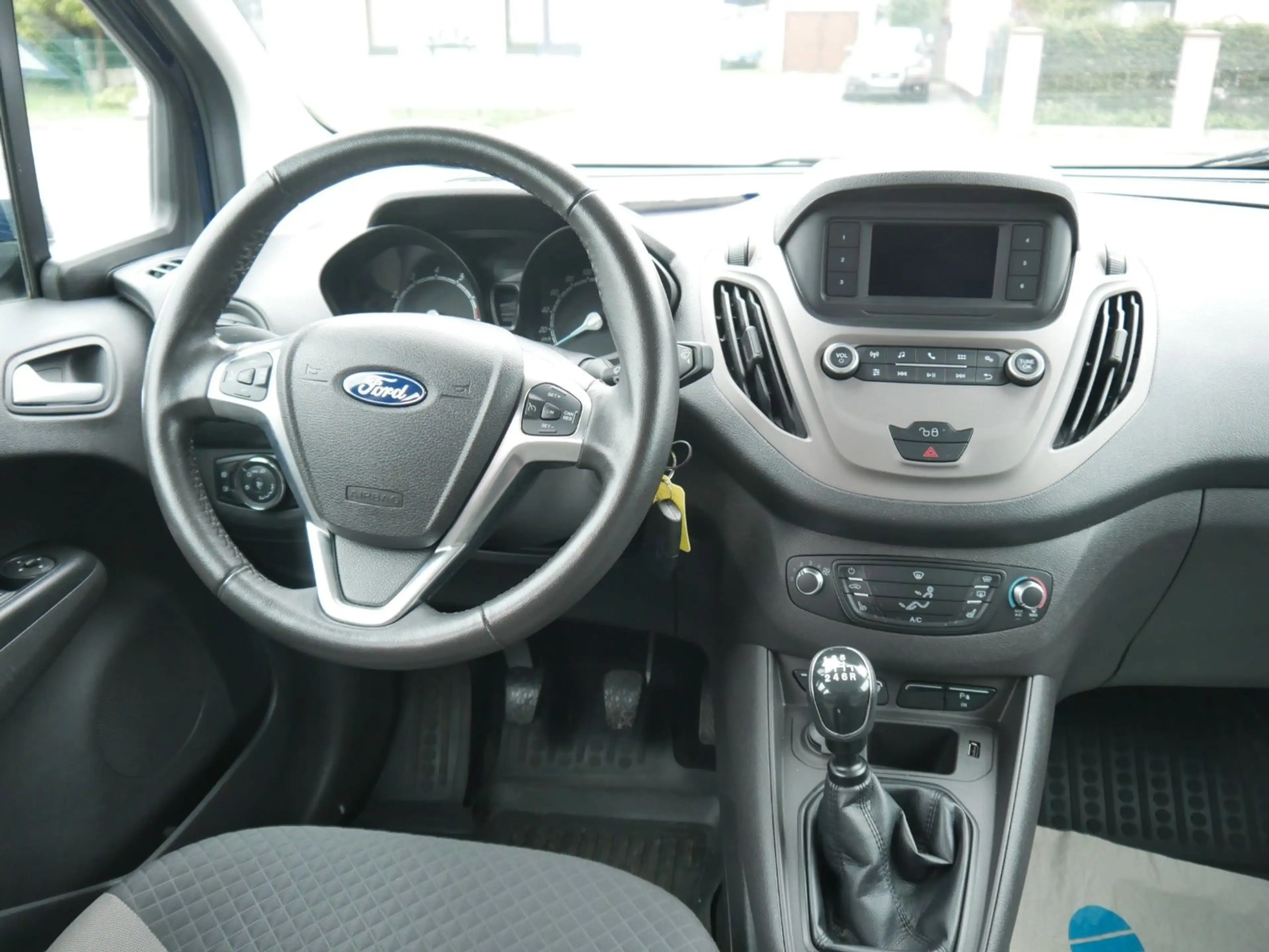 Ford Tourneo Courier Trend Winter-Paket PDC — photo 9