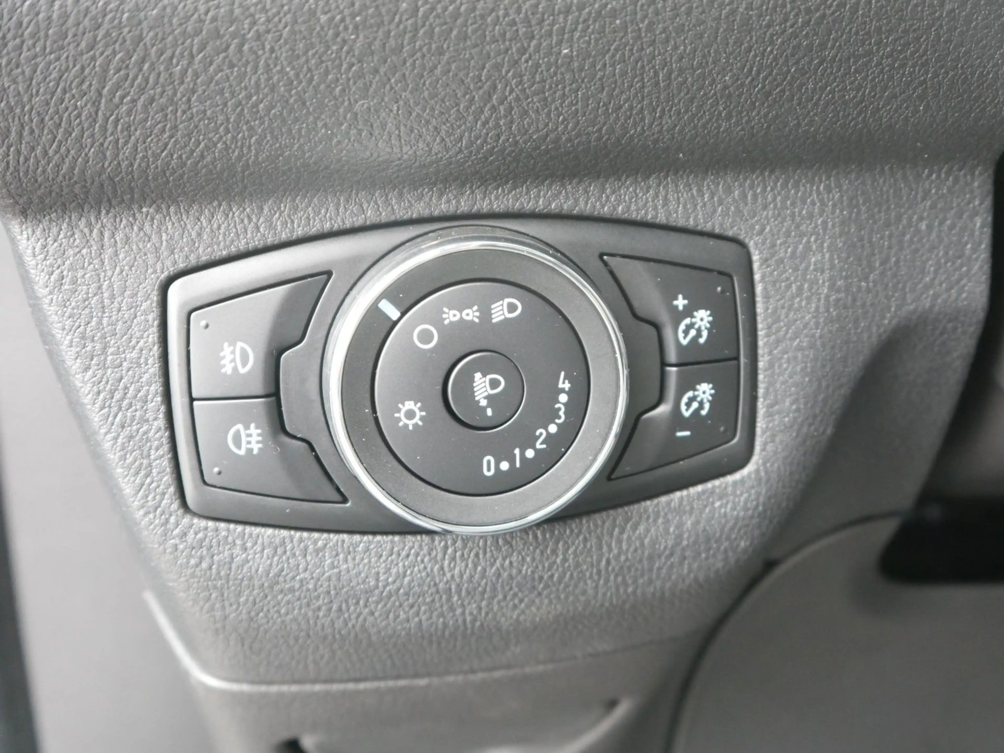 Ford Tourneo Courier Trend Winter-Paket PDC — photo 15