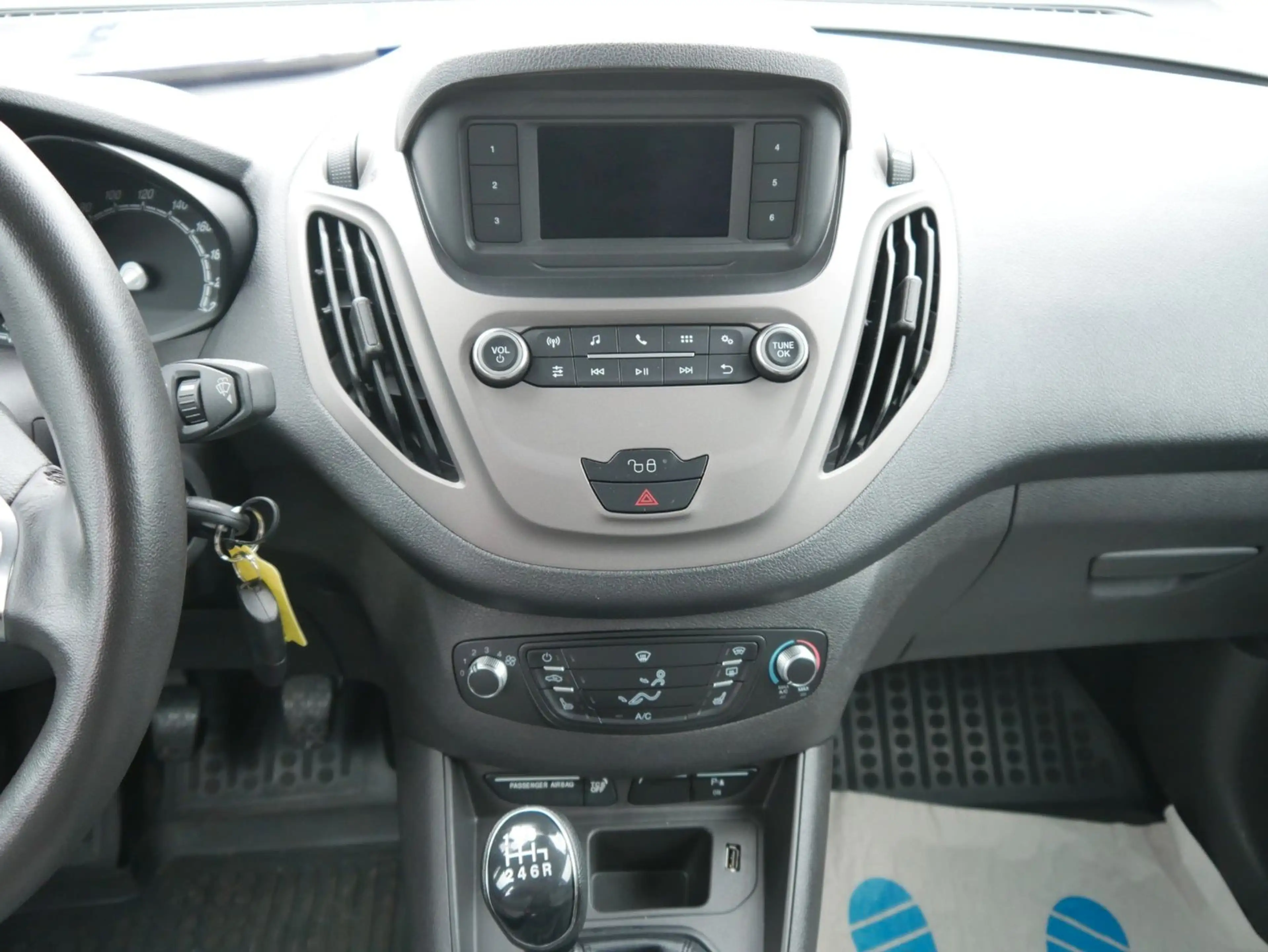 Ford Tourneo Courier Trend Winter-Paket PDC — photo 11