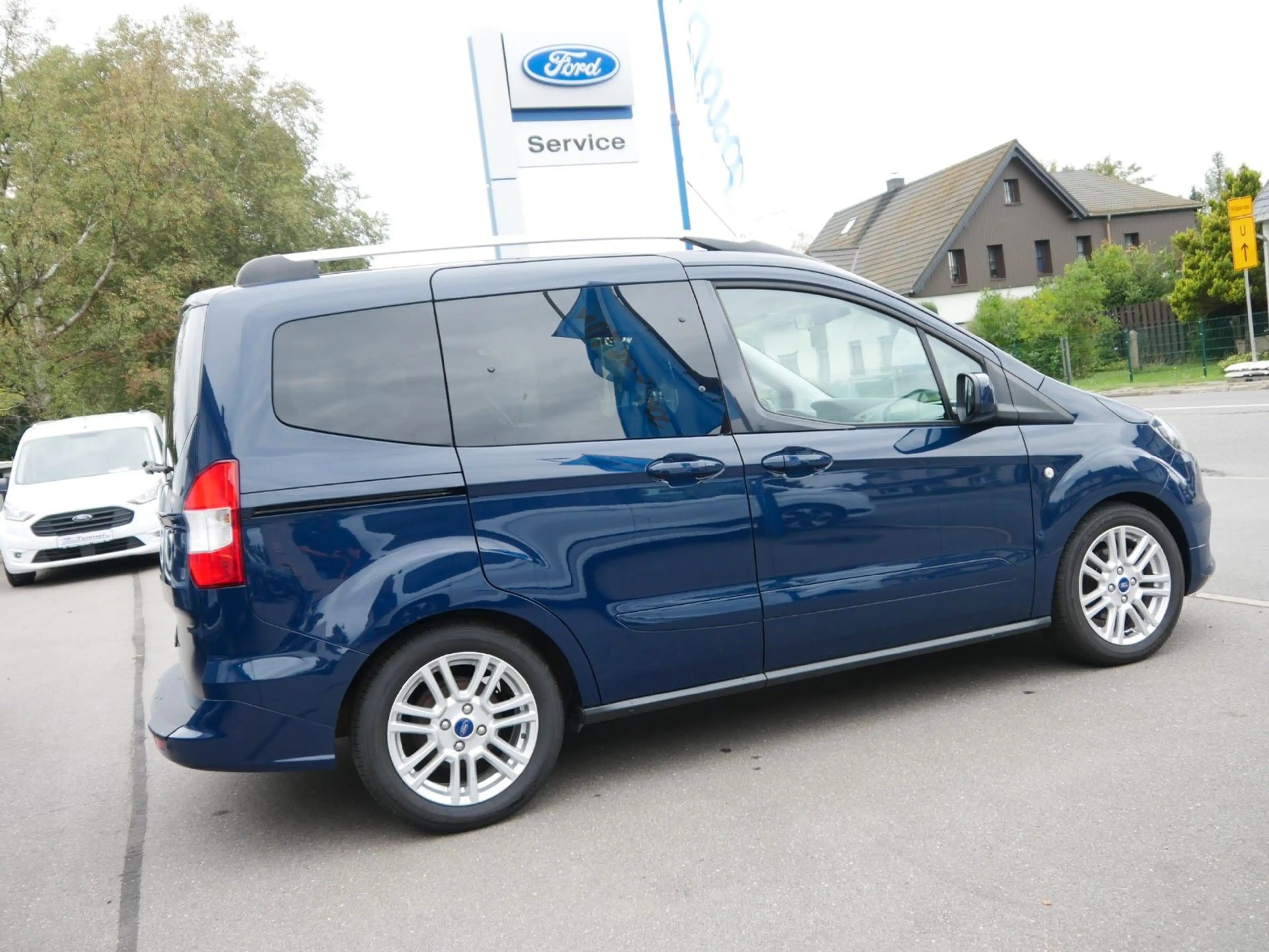 Ford Tourneo Courier Trend Winter-Paket PDC — photo 5