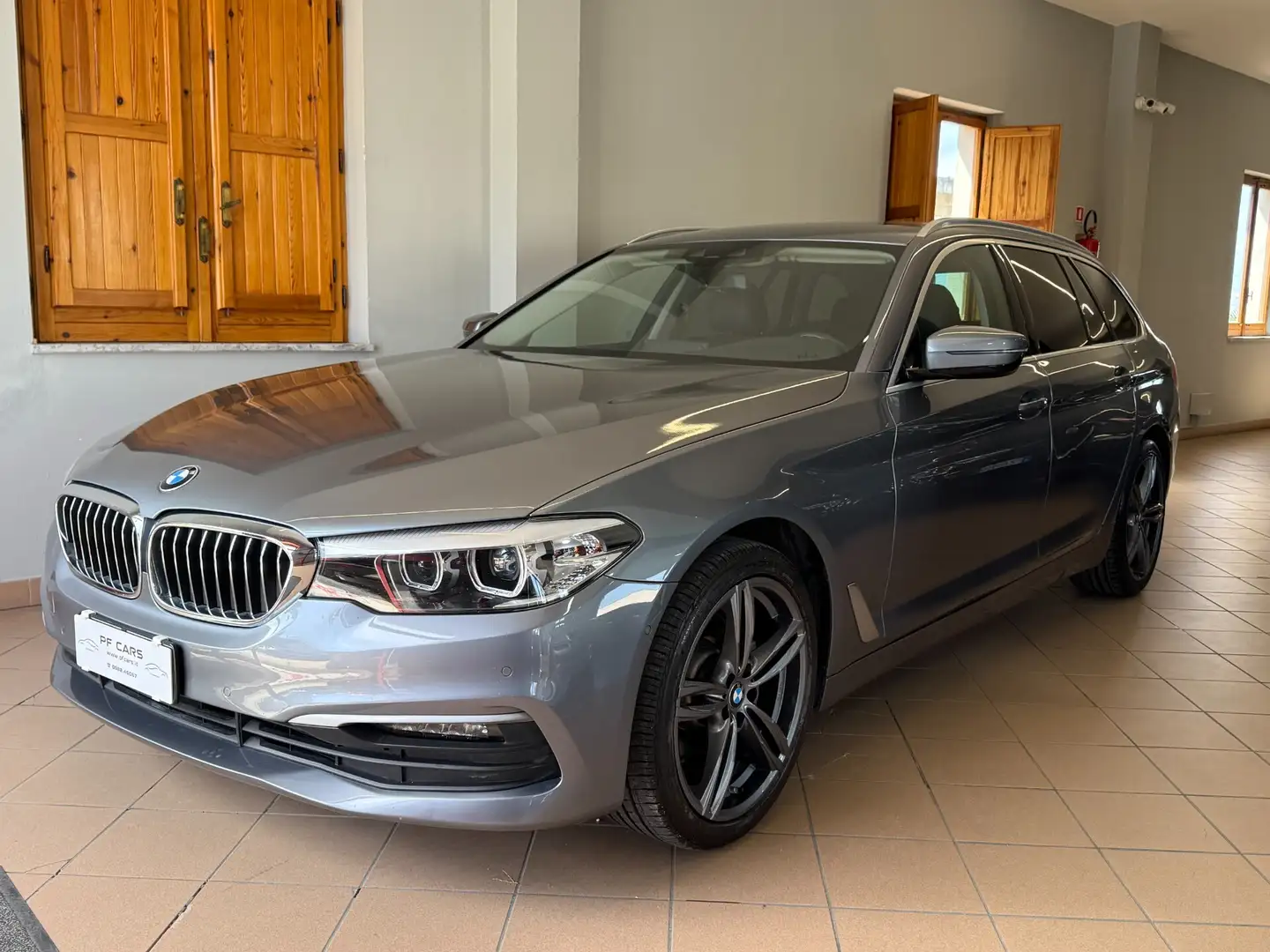 BMW 520 520d 48V xDrive Touring Business Grigio - 1