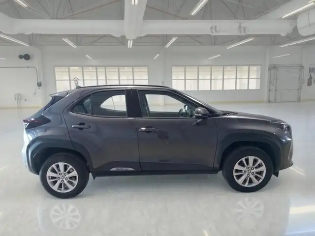 Toyota Yaris Cross view 3
