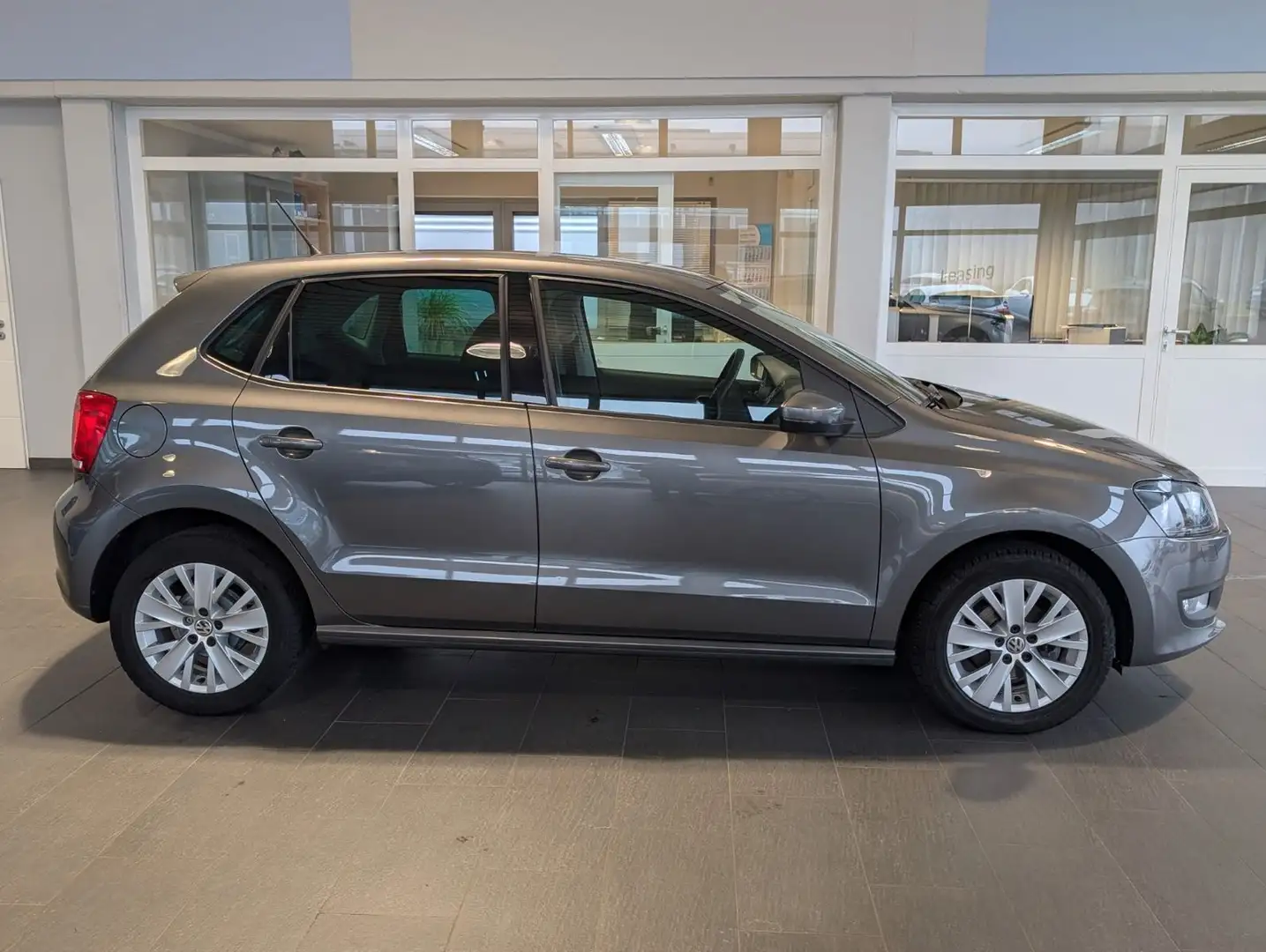 Volkswagen Polo V Life*AHK*Sitzh.*PDC*Climatronic* Gris - 2