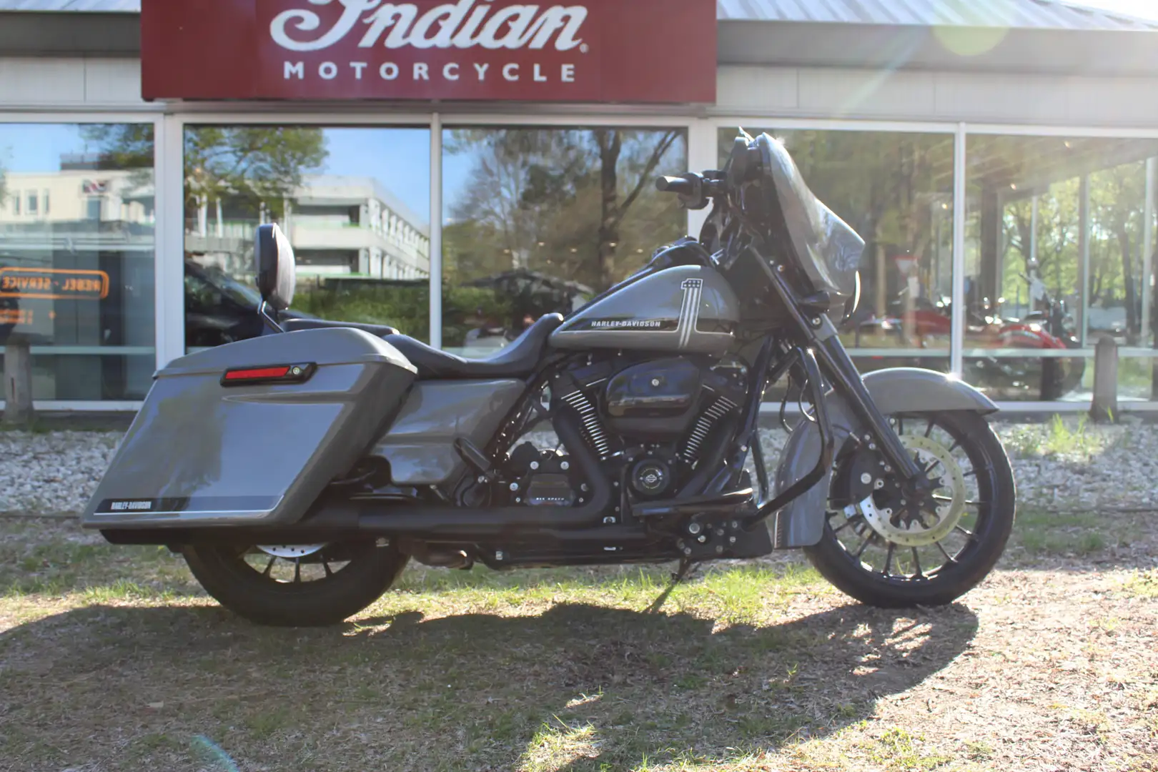 Harley-Davidson Street Glide FLHXS Gris - 1