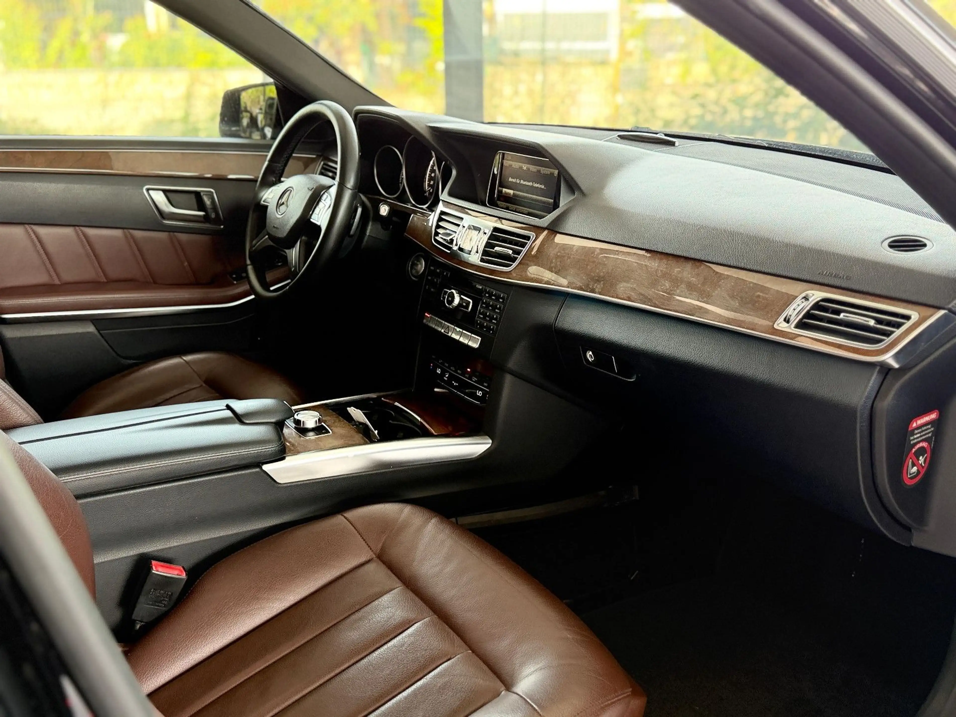 Mercedes-Benz E 300 BlueTec/ELEGANCE/PANO/LEDER/KAMERA/TEMPO/ — photo 13