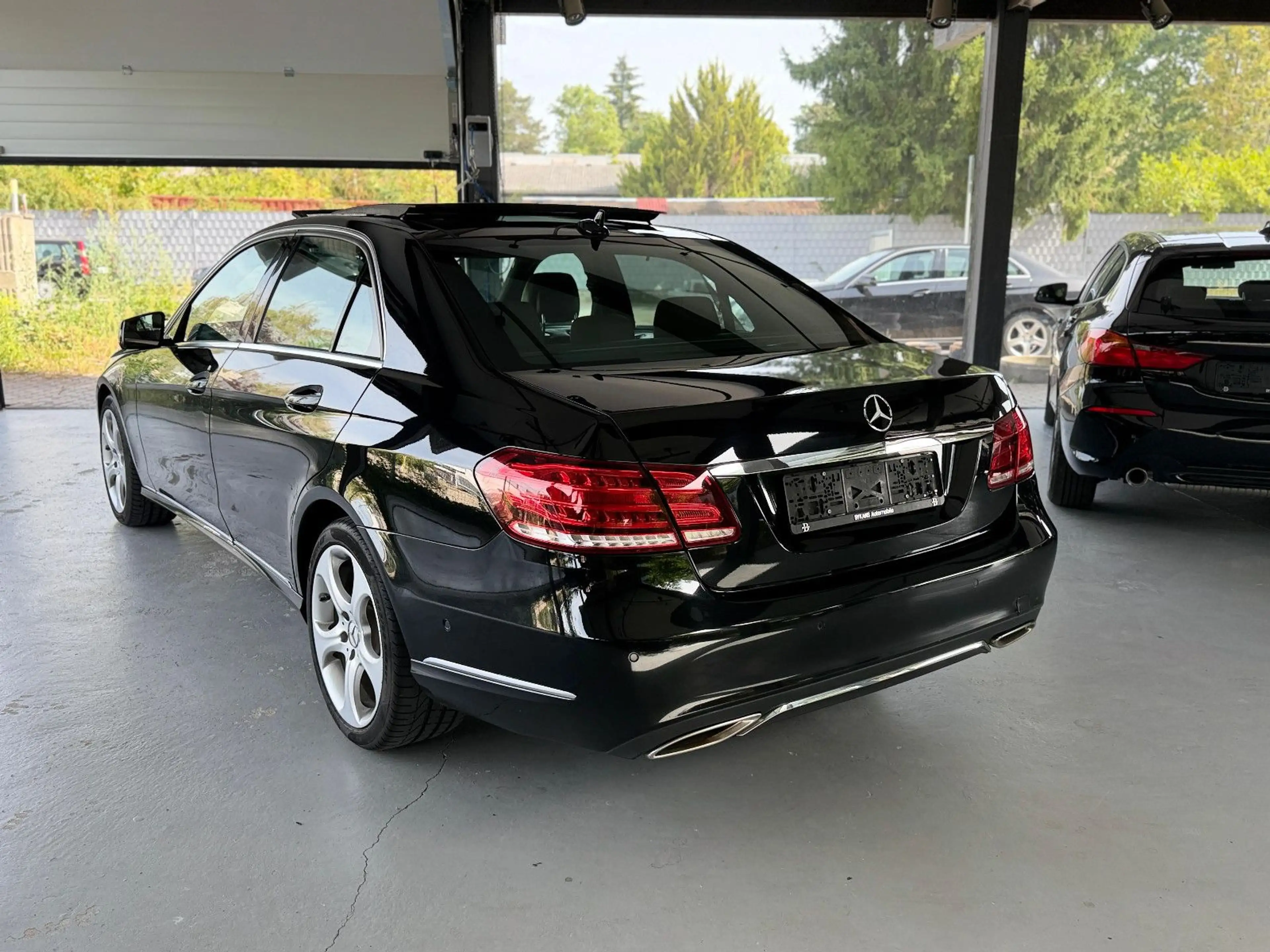 Mercedes-Benz E 300 BlueTec/ELEGANCE/PANO/LEDER/KAMERA/TEMPO/ — photo 9