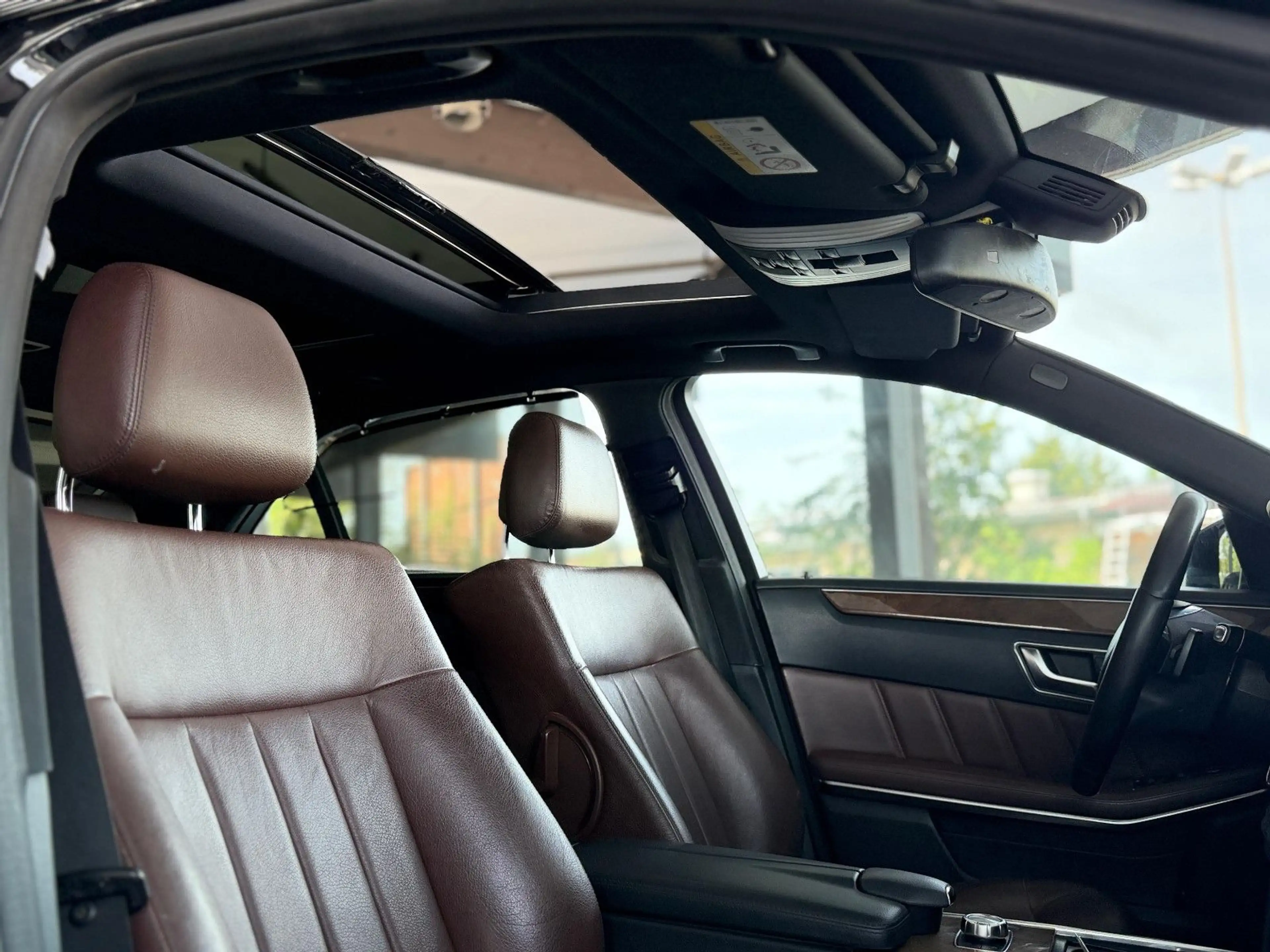 Mercedes-Benz E 300 BlueTec/ELEGANCE/PANO/LEDER/KAMERA/TEMPO/ — photo 15